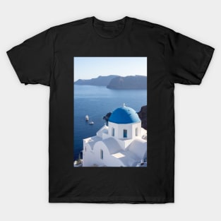 Blue domed white building. T-Shirt